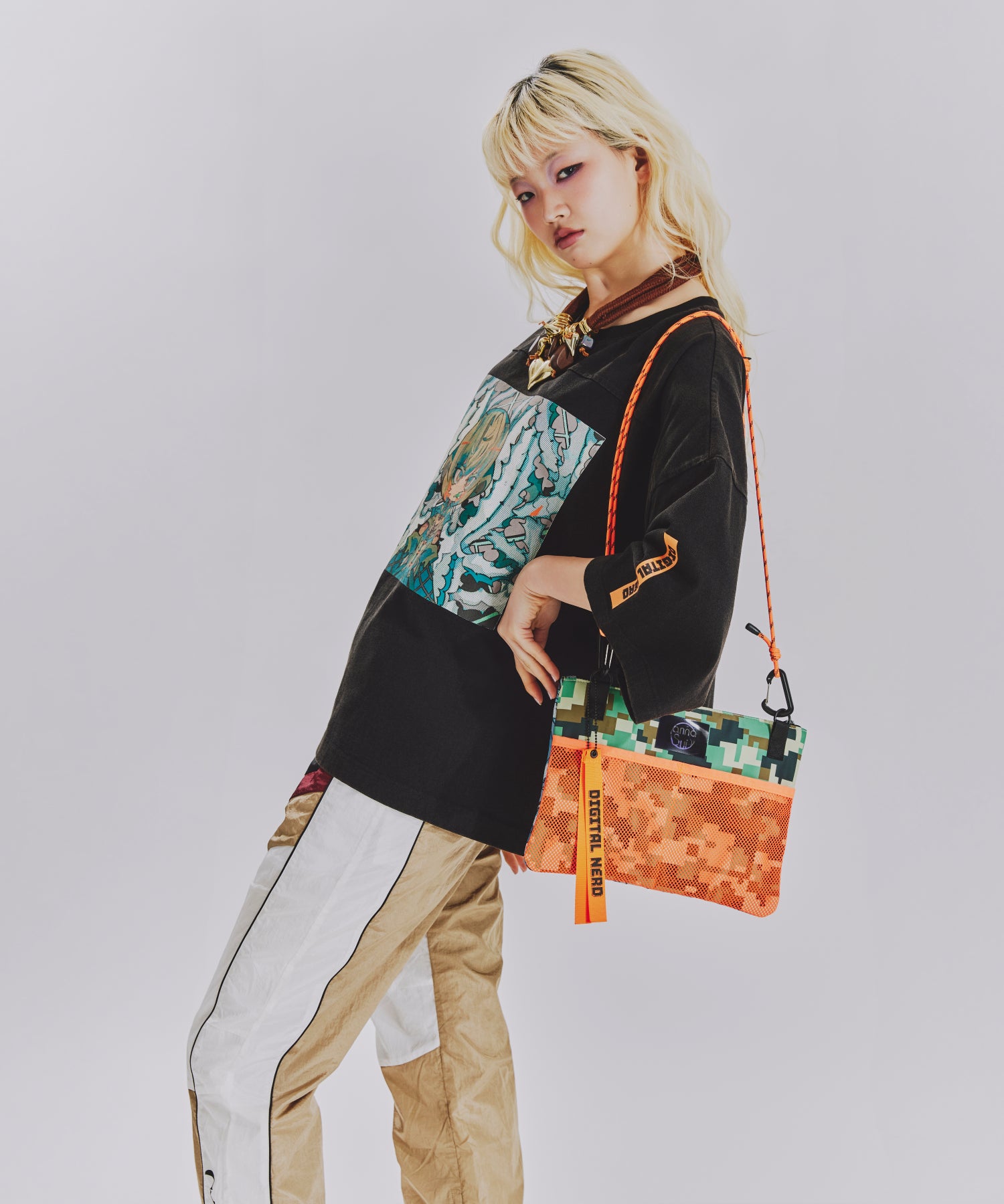 TERA ホワイトゴーストサコッシュバッグ – ANNA SUI NYC